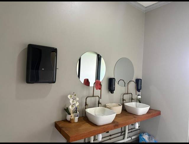 BUSINESS PROPERTY TO RENT IN PARKDENE